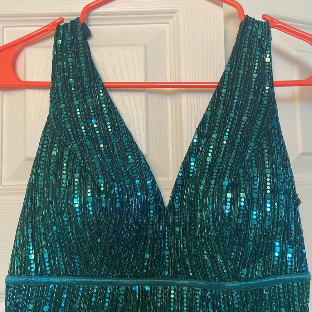 City Triangles Turquoise Sz 7 Glitter Gown. V-Back with Empire waist & Slit